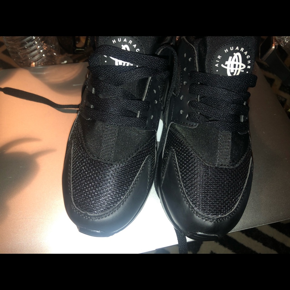 Nike huaraches black